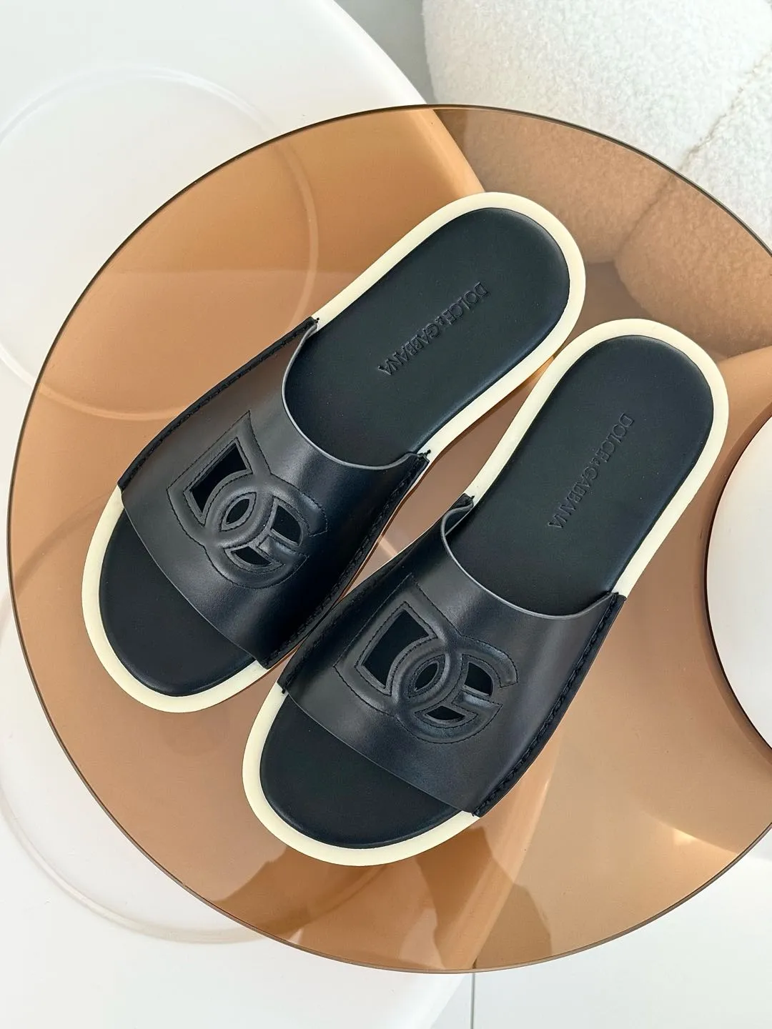 [DG*Dolce & Gabbana] P: 400💰 Size: 38-46 yards D&G/Dolce & Gabbana men’s DG hollow suede slippers FARFETCH original craftsmanship high-end quality